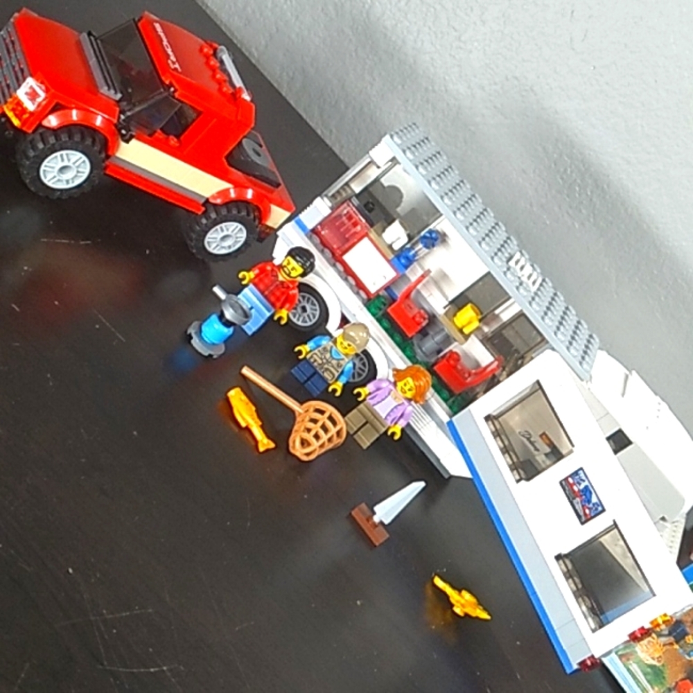 Lego City Pickup & caravan set 60182